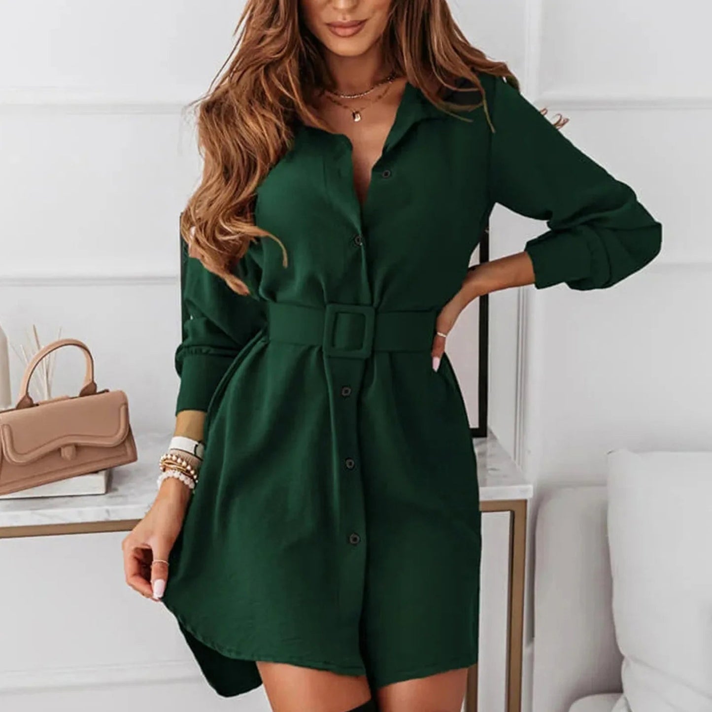 Robe chemise décontractée coupe ajustée longueur genou à manches longues