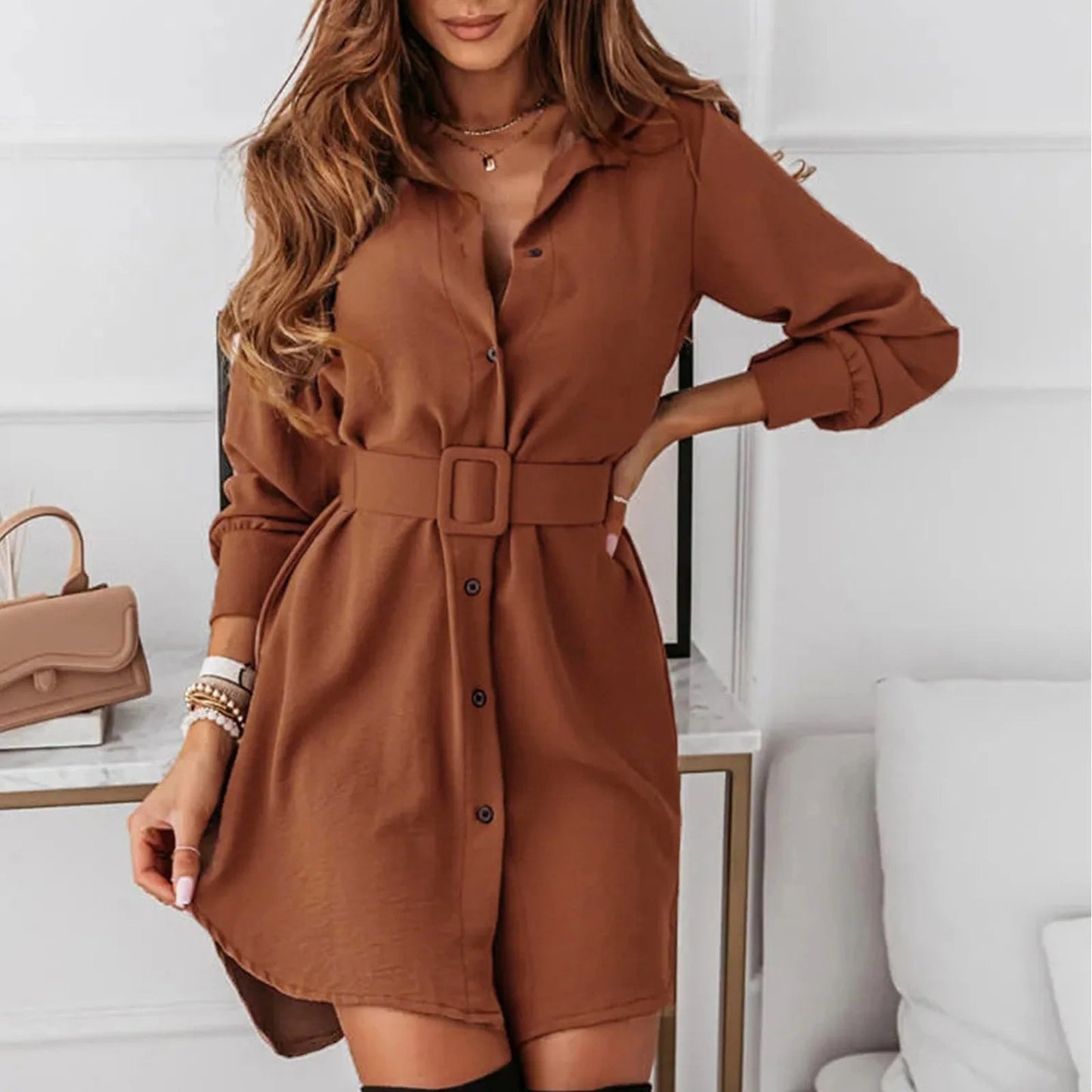 Robe chemise décontractée coupe ajustée longueur genou à manches longues