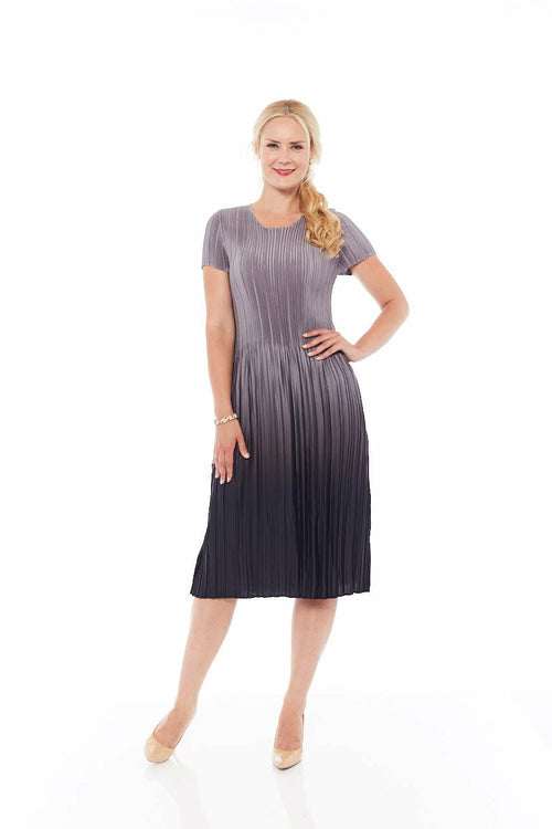 The Pleated Gradient Dress in Mousy Grey – Loose-Fit Shift Dress with Half Sleeves