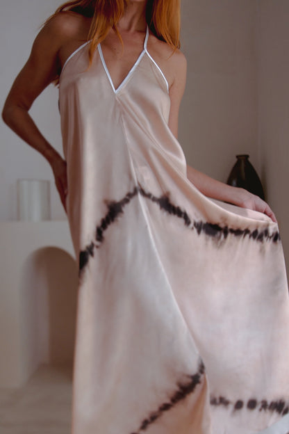 Vestido de seda con escote halter Altair en Shibori 